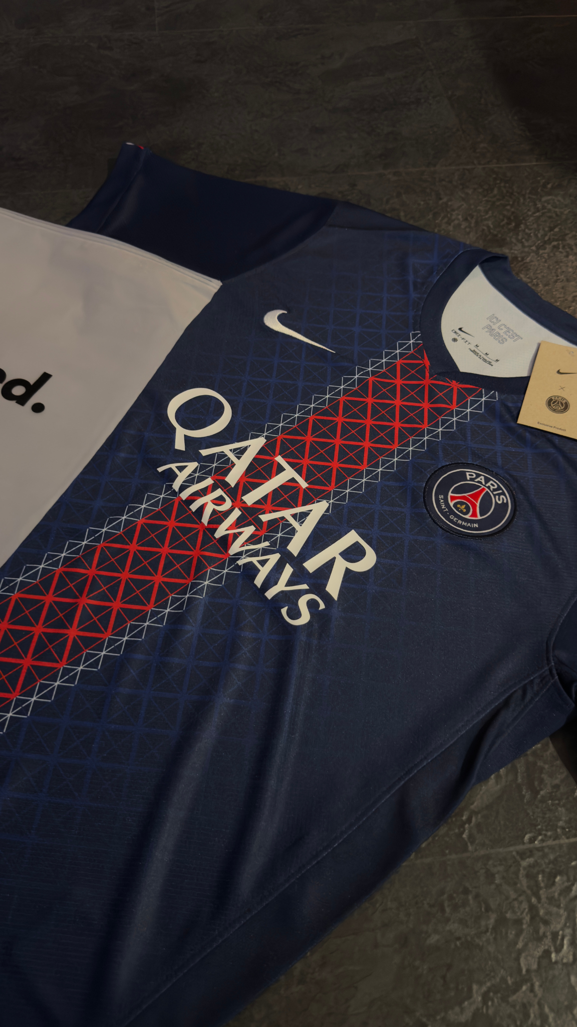 Paris Saint-Germain ( PSG ) – Maillot Domicile 25/26 – Bleu Marine & Rouge - Covred