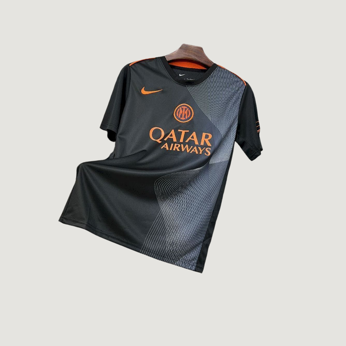 Inter Milan – Maillot Pré-Match 2025/26 – Noir, Gris, Orange - Covred