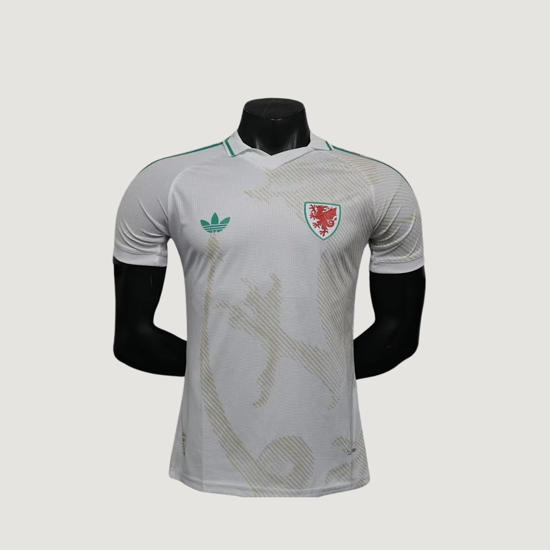 Pays de Galles – Maillot Extérieur Coupe du Monde 2026 – Blanc, Vert, Or
