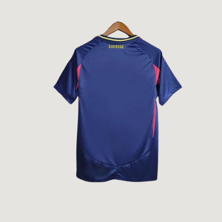 Suède 24/25 - Maillot Extérieur - Bleu / Rose ( Fan ) - Covred