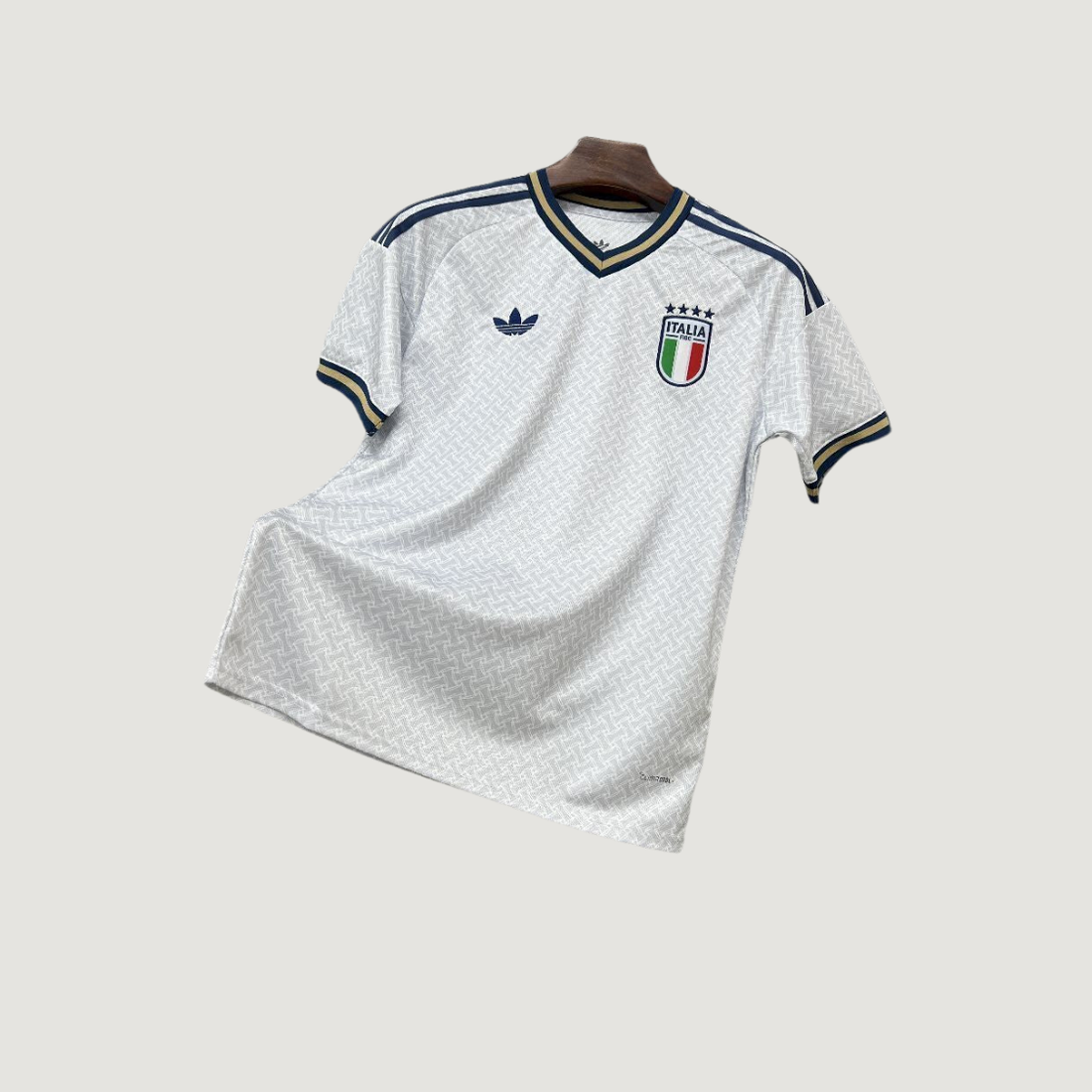 Italie – Maillot Extérieur Coupe du Monde 2026 – Blanc, Bleu marine, Or