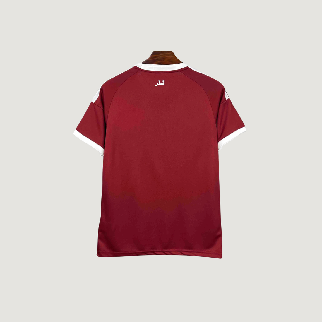 Qatar – Maillot Domicile Coupe du Monde 2026 – Bordeaux, Blanc