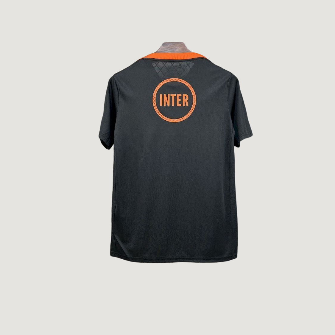 Inter Milan – Maillot Pré-Match 2025/26 – Noir, Gris, Orange - Covred