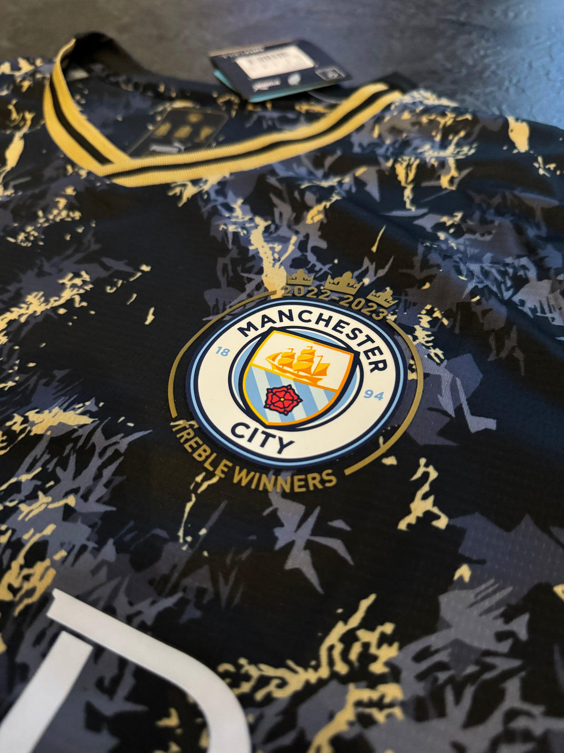 Manchester City - Maillot Édition Spéciale 23/24 - Noir et Or - Covred