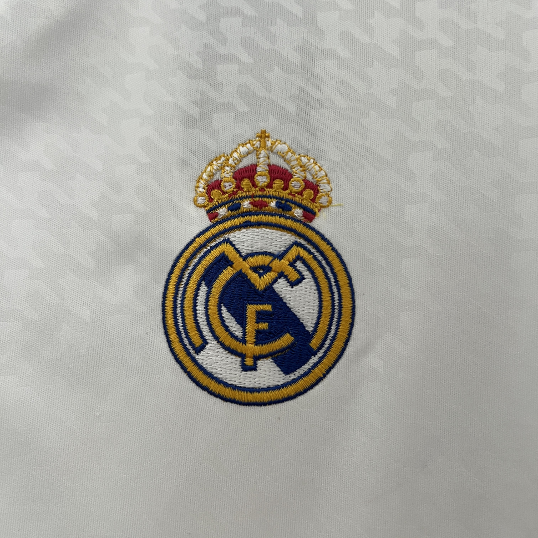 Real Madrid - Maillot Domicile 24/25 - Blanc / Noir ( Fan ) - Covred