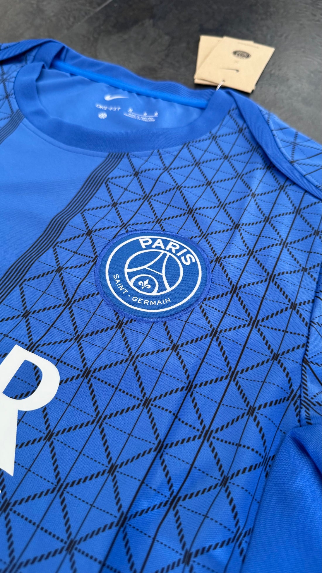 Paris Saint-Germain – Maillot Pré-Match 2025/26 – Bleu Électrique, Marine - Covred