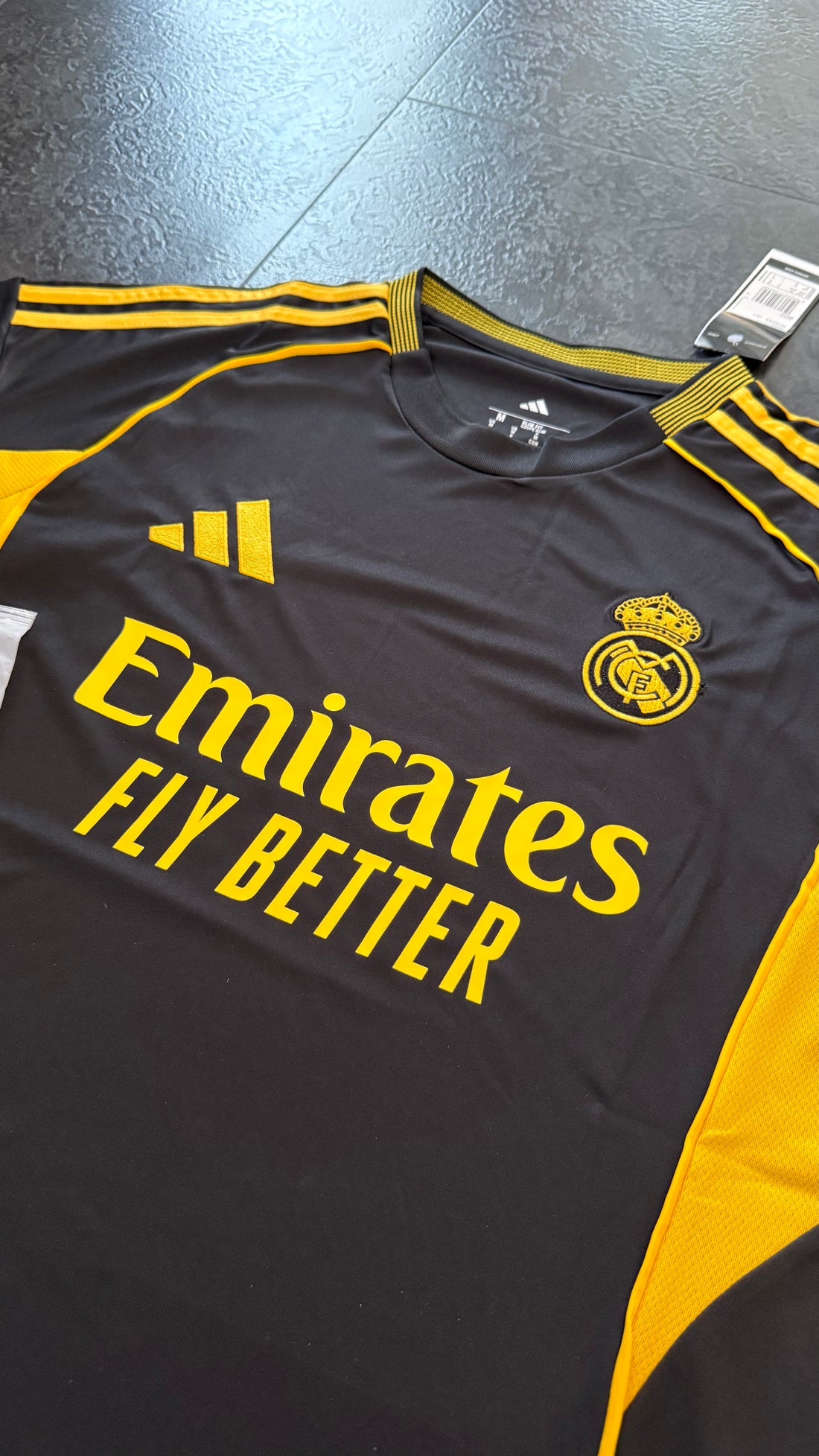 Real Madrid – Maillot Extérieur 25/26 – Noir, Jaune - Covred