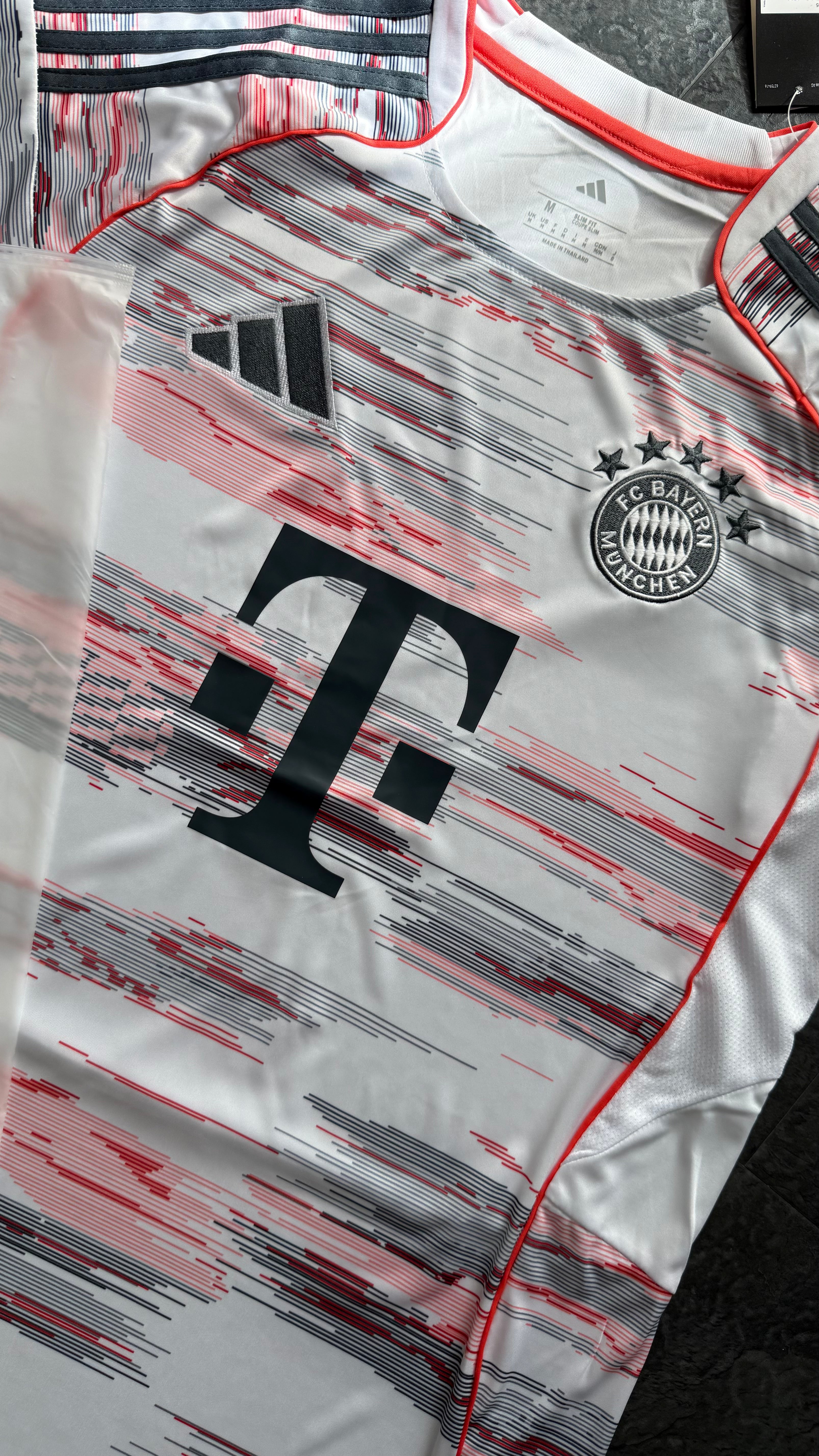 Bayern Munich – Maillot Extérieur 2025/2026 – Blanc, Rouge - Covred