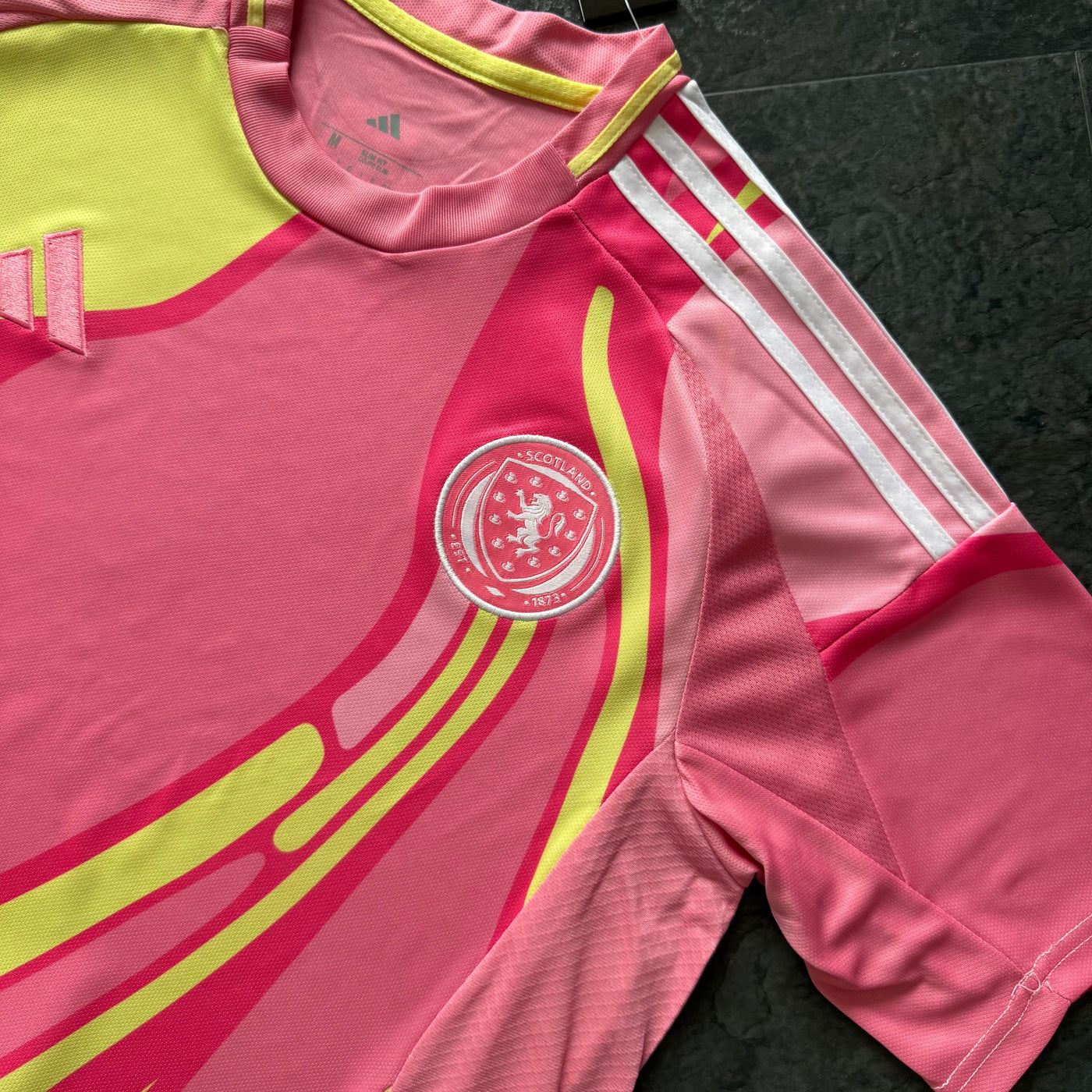 Maillot Domicile Écosse 2025-2026 – Adidas Taille L, Rose, Neuf Avec étiquettes