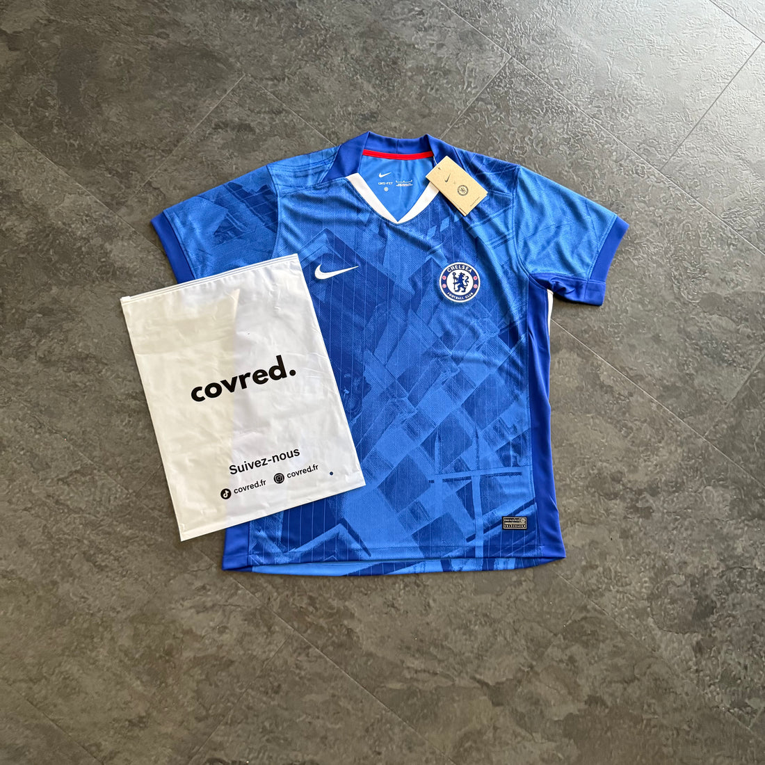 Chelsea – Maillot Domicile 25/26 – Bleu Royal & Motifs Graphiques - Covred